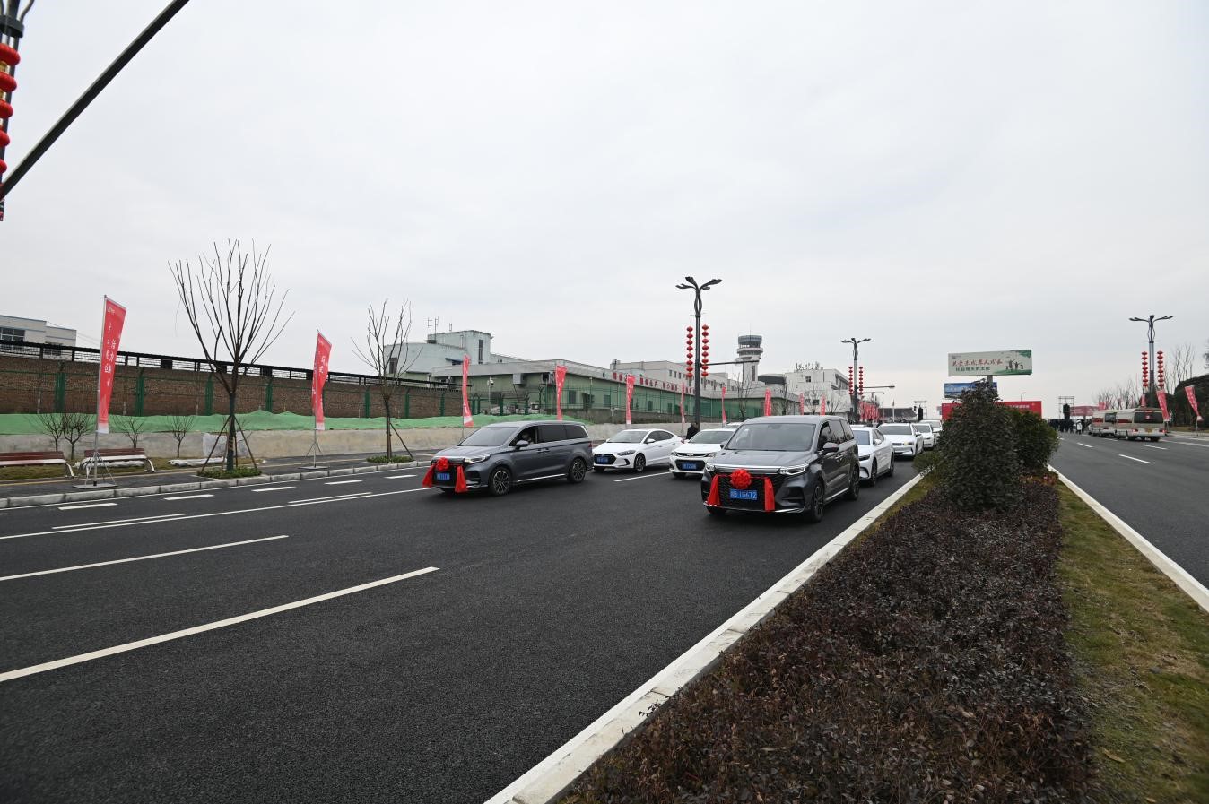 12.29绵阳机场东路标美化提升改造项目建成通车3.jpg 12.29绵阳机场东路标美化提升改造项目建成通车3.jpg