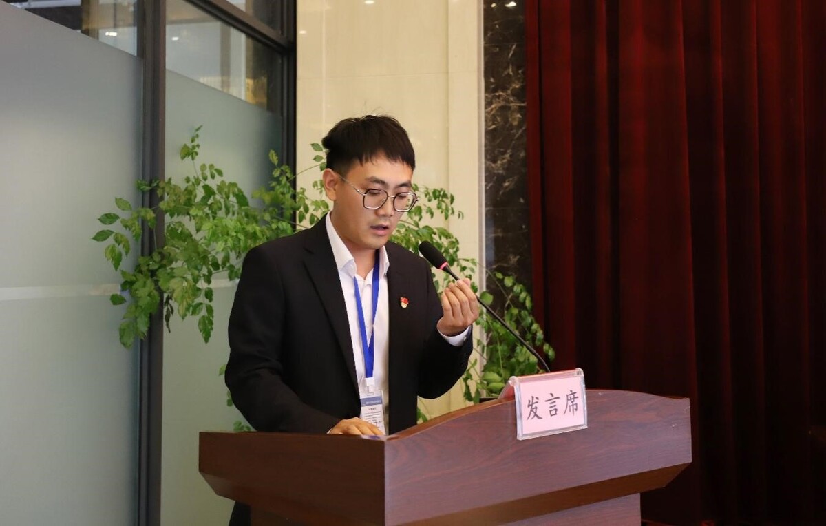 4.28把好任前“廉洁关”经开投控集团对新任 中层干部开展集体廉政谈话5.jpg