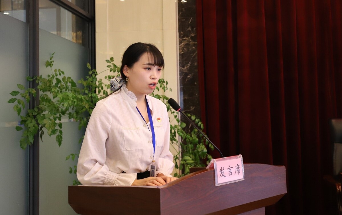 4.28把好任前“廉洁关”经开投控集团对新任 中层干部开展集体廉政谈话2.jpg